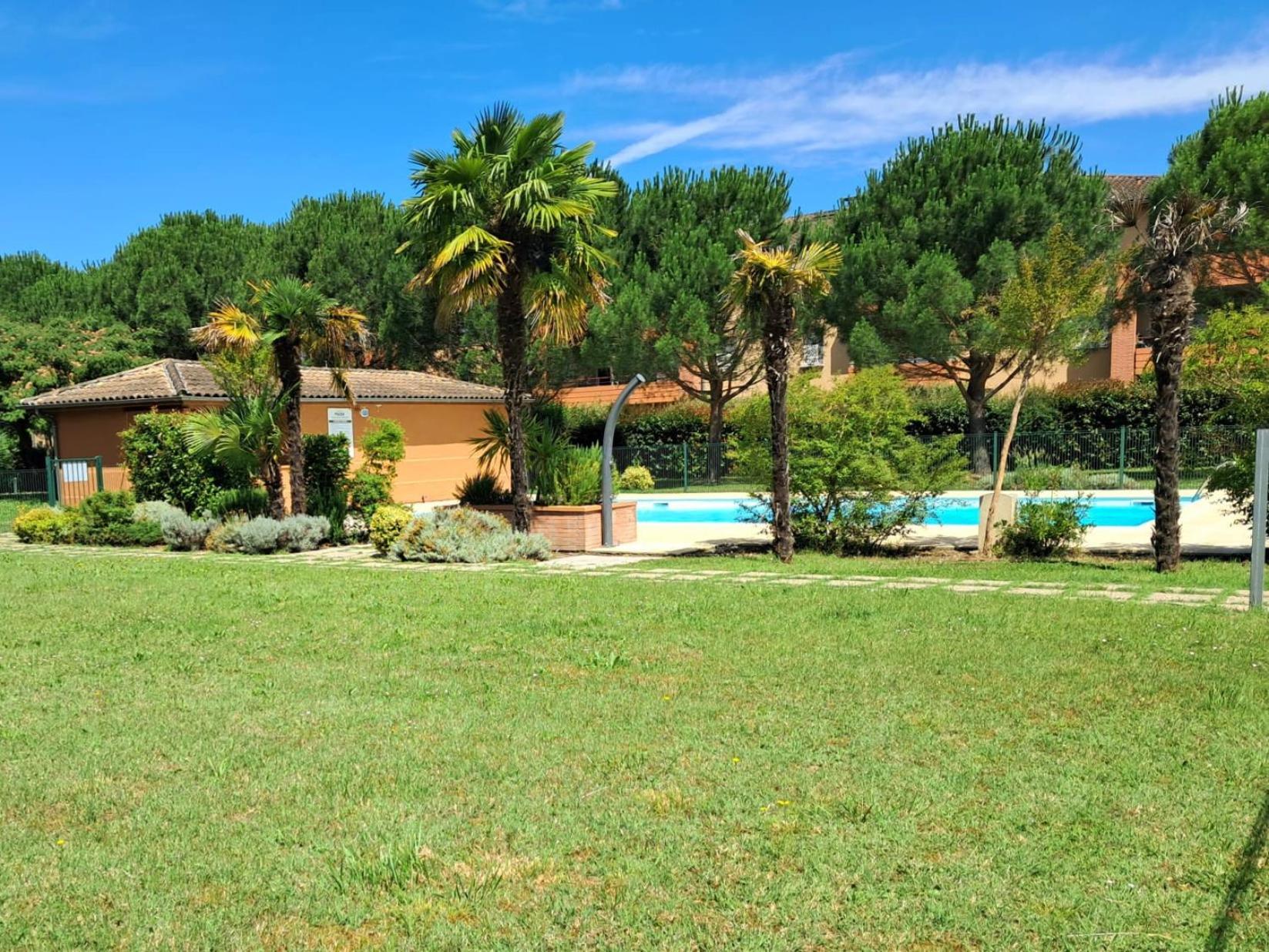 Le Montauriol - Logement Avec Terrasse - Piscine -Tennis - Place De Parking Privee Lägenhet Montauban Exteriör bild